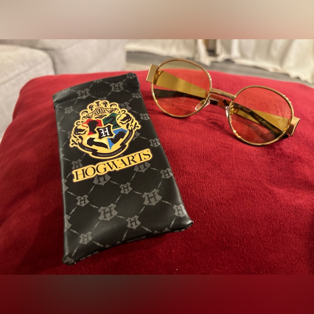 Harry Potter Hogwarts Gold Round Sunglasses Yellow Lens Gryffindor Pouch Set